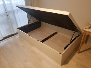 西区 家具組み立て